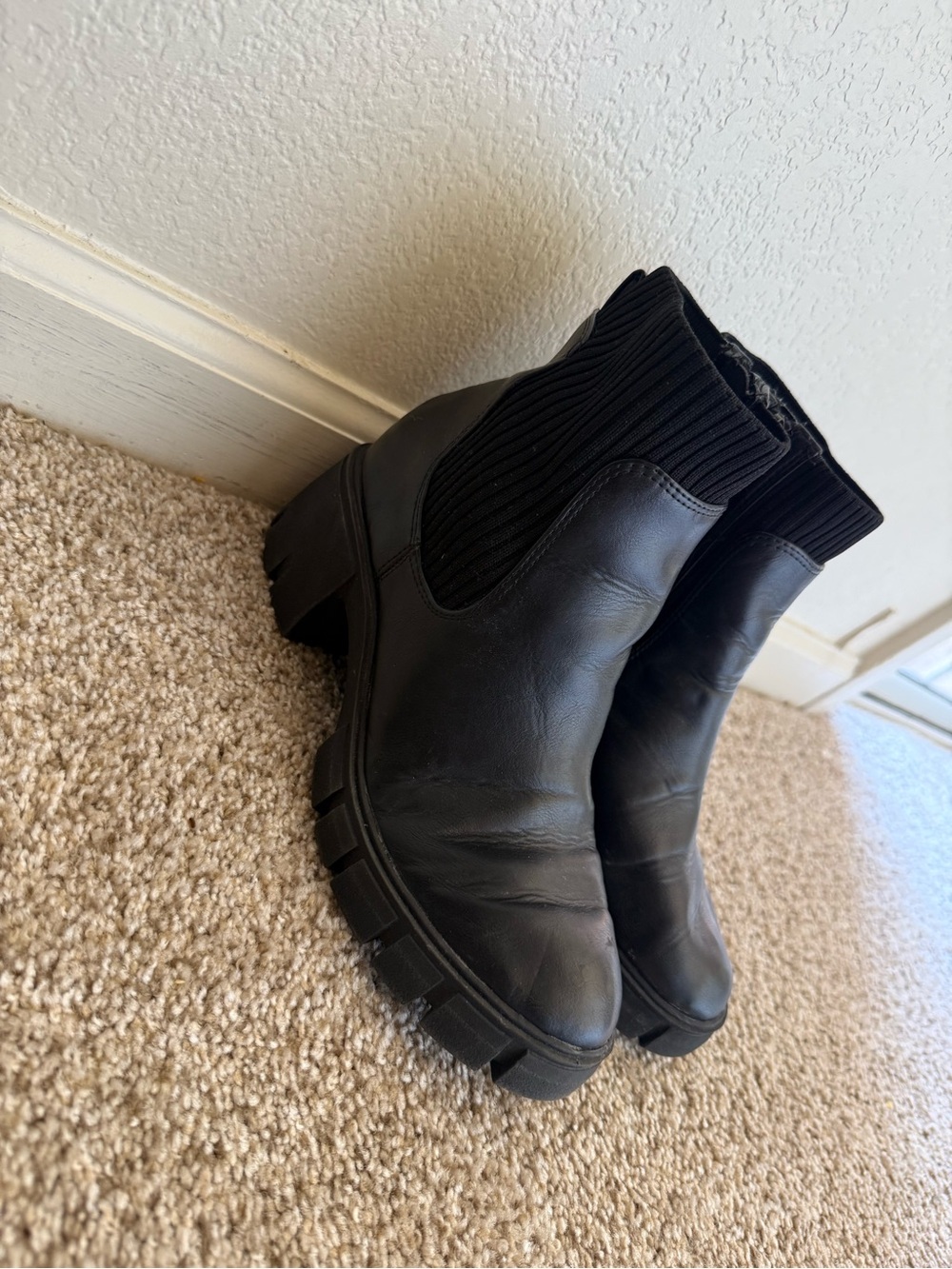 Universal Thread Black Chunky Lug Chelsea Booties